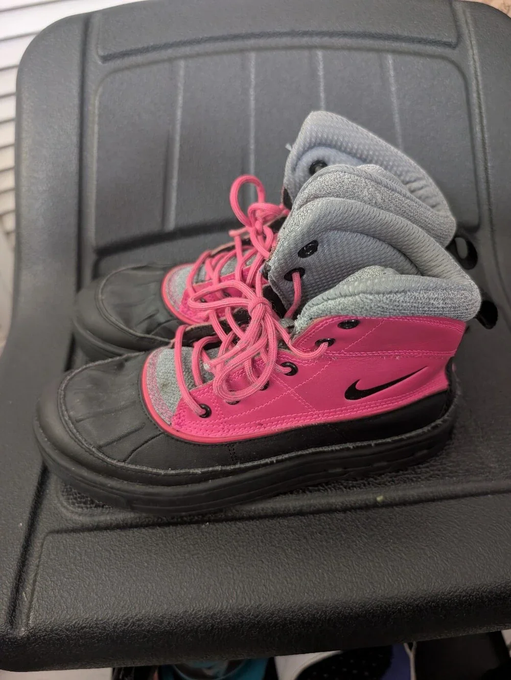 Nike ACG Woodside High Boots Girl Pink, Gray and Black 524876-669 Size 5